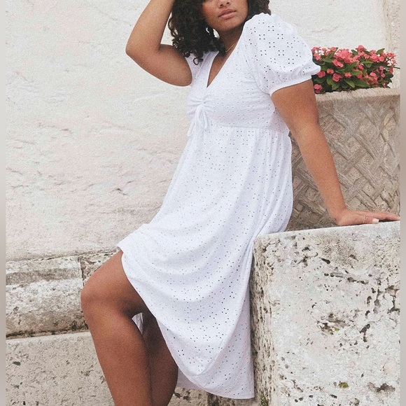 NWT V-Neck Textured Puff Sleeve Midi Dress - White - Large - Picture 1 of 4